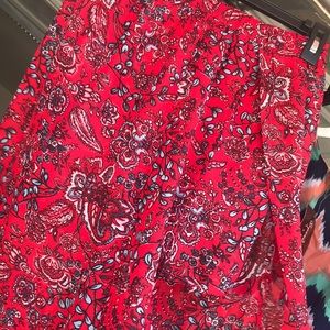 Cute patterned skirt with slit on the side